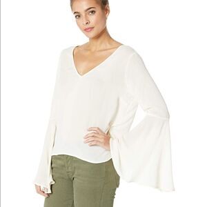Nwt Jack BB Dakota Ivory Crepe Bell Sleeve